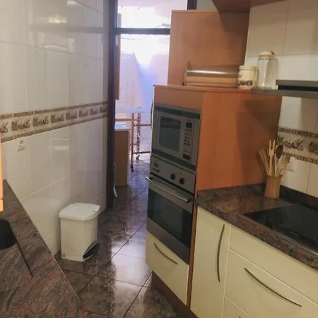 Piso Muy Centrico, Bien Equipado Con Parking. Bilbao